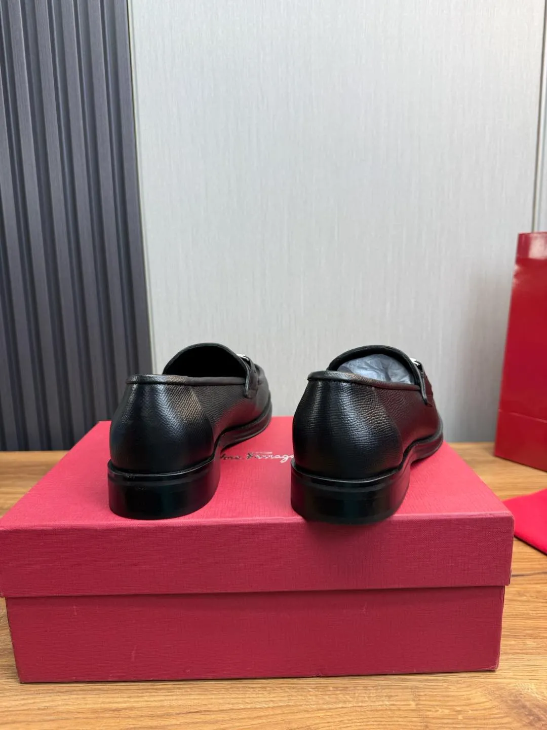 Men's shoes 💰880💰 Ferragamo. [Ferragamo] men's thick-soled loafers, the latest hot style, 1:1 original purchase quality, top quality, imported open-edge beaded cowhide leather on the upper, hand-made three-dimensional stitching highlights the round toe design, the inner foot pads are all imported cowhide, with original lightweight foam outsole, matching code 39-44, (38, 45 custom-made, non-refundable)